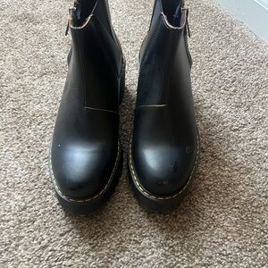 Women’s Dr. Marten chelsea boots